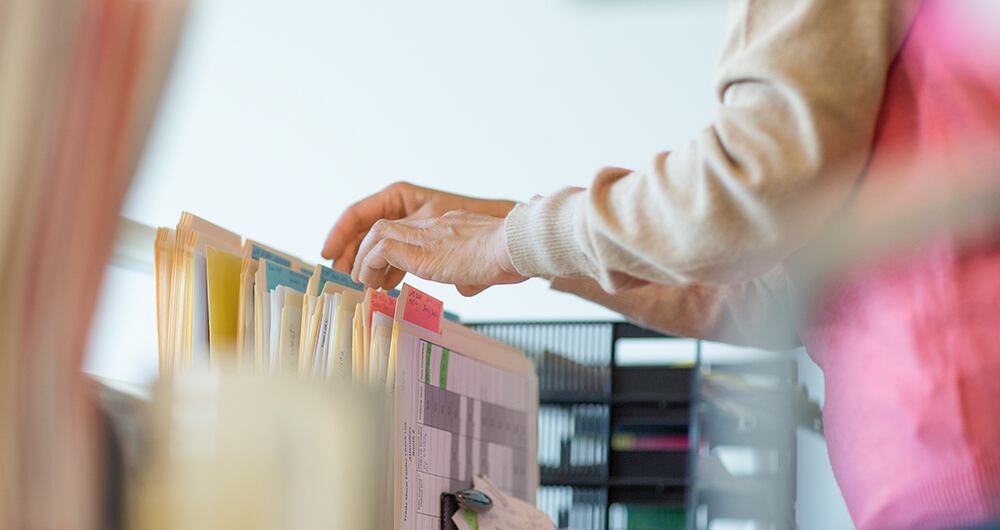 Según dijeron los demandantes, les ofrecieron cargos en otros departamentos, por lo que reclaman que no pueden desplazarse de sus lugares.