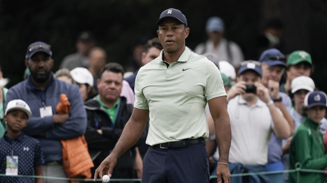 Tiger Woods durante una ronda de práctica previo al Masters de Augusta, el martes 5 de abril de 2022. (AP/Charlie Riedel)