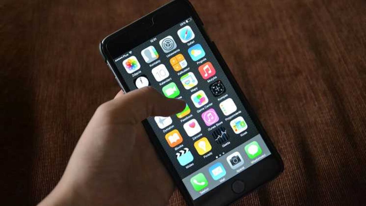 Los usuarios que prevén que el gobierno les meterá más la mano al bolsillo a la hora de comprar un celular.