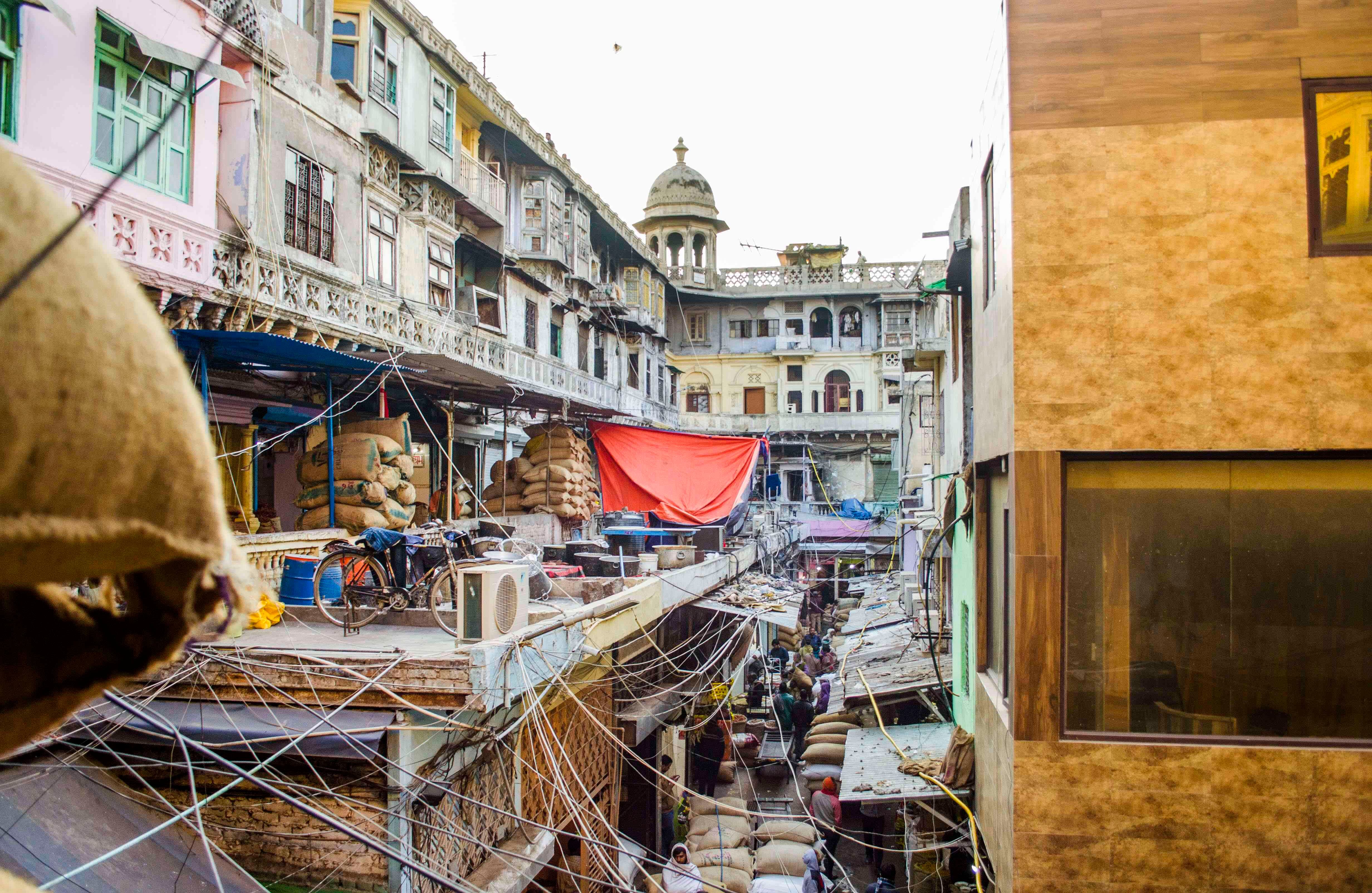 Caminar por este mercado implica estar preparado para tos y estornudos constantes, porque el aire está completamente saturado de olores picantes. Fotografía: Katerine Lara Rojas