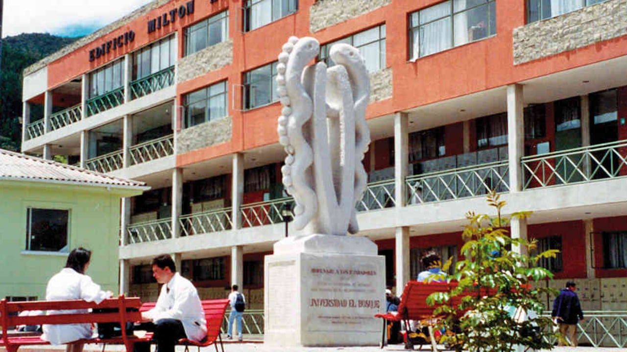 Desde 1977 la Universidad El Bosque ha estado comprometida con la educación y la salud de los colombianos.
