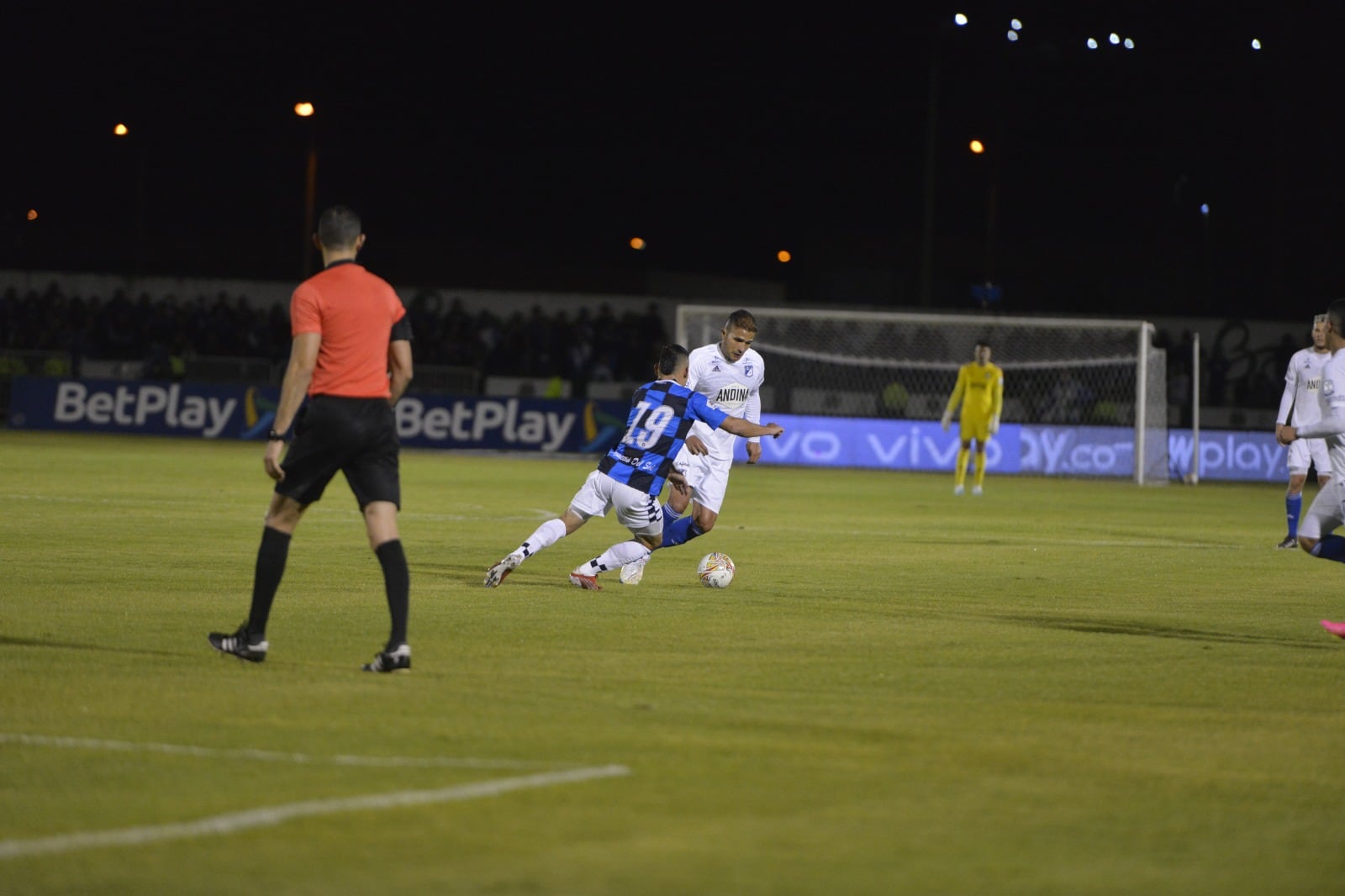 Imagen del partido entre Boyacá Chicó y Millonarios por la Fecha 5 de los Cuadrangulares finales del primer semestre de la Liga Colombiana 2023.