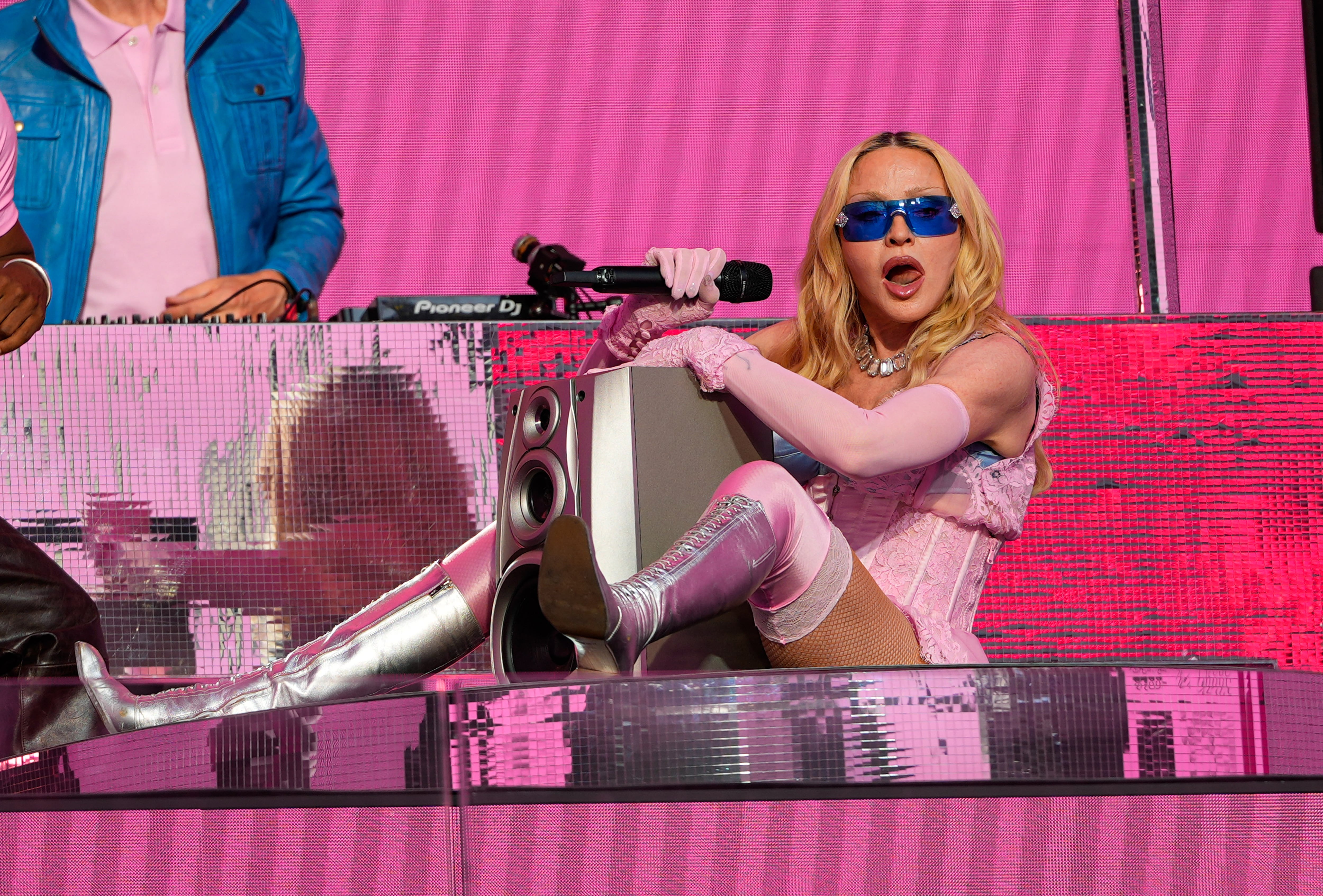 Madonna en el escenario TSX en Times Square, en Nueva York.