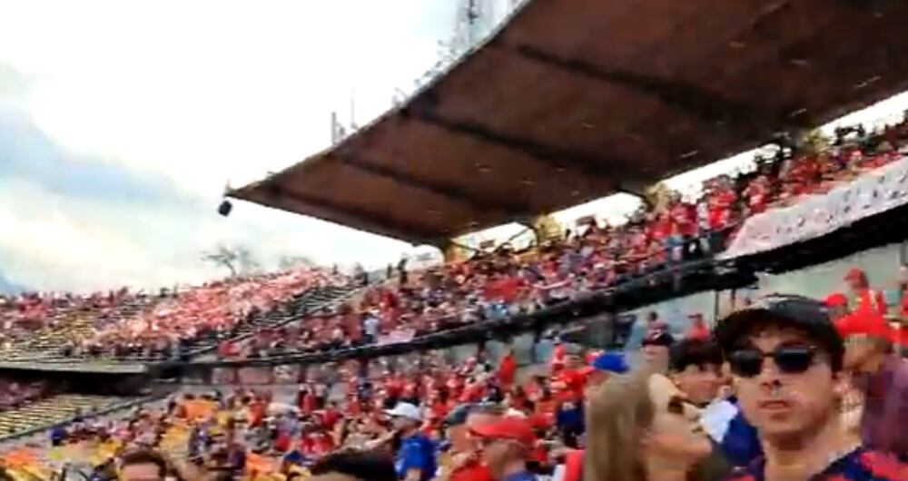 Hinchada de Medellín, furiosa con el secretario de Gobierno, Juan Pablo Ramírez.