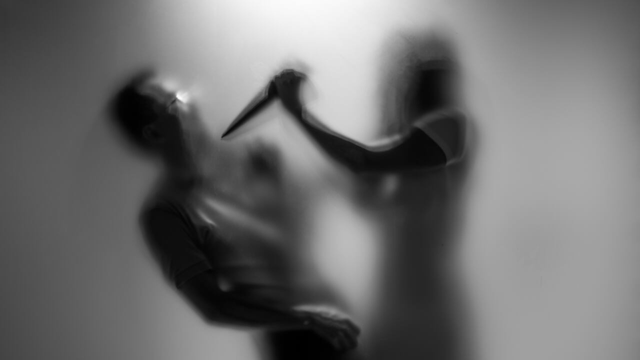 Mujer asesina a un hombre