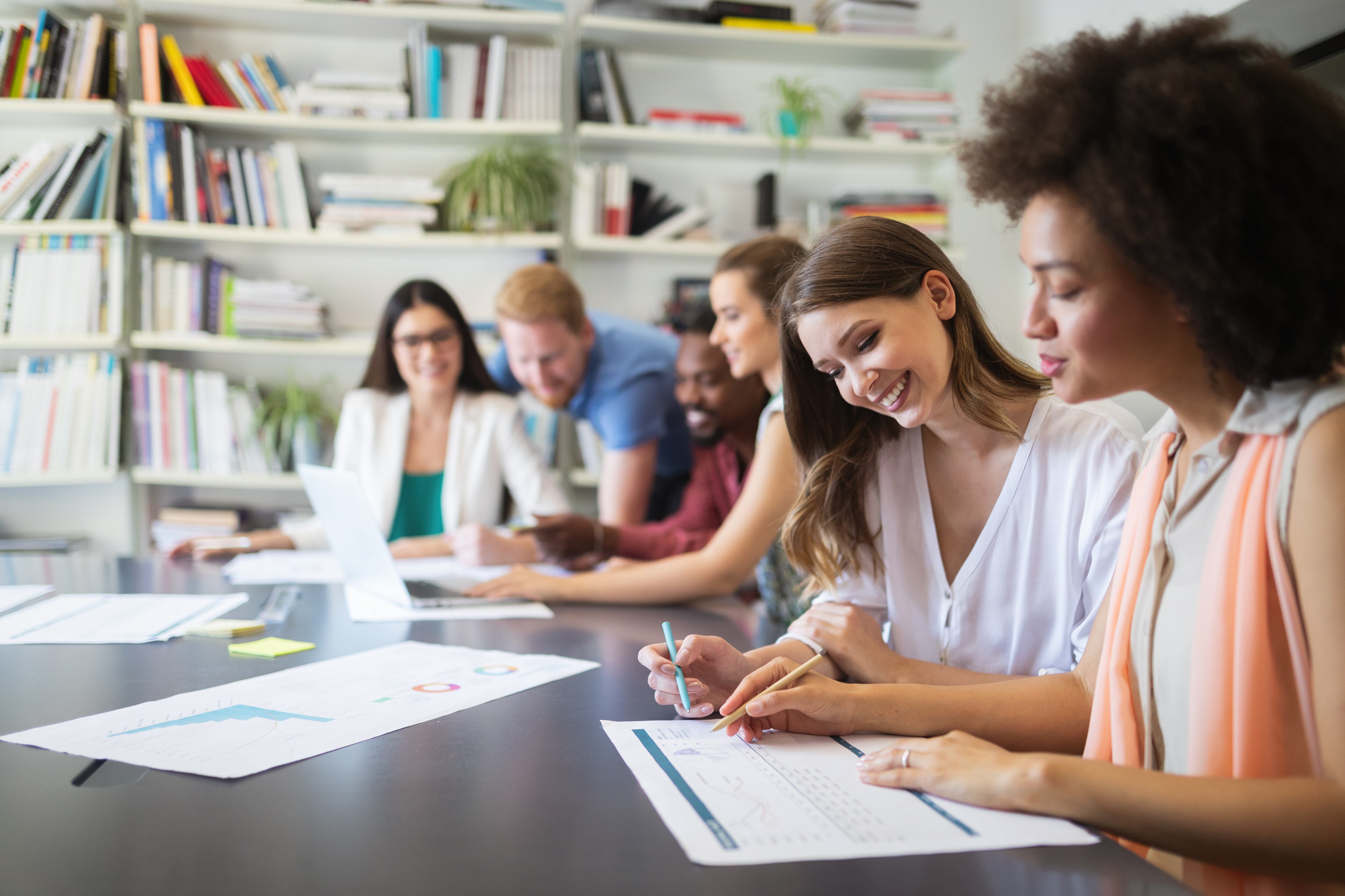 LAB Creativo: Potencia tu Marca, una plataforma de impulso para el crecimiento de emprendedoras, y demuestra que invertir en branding mejora las ventas y también fortalece la identidad, posicionamiento y sostenibilidad de sus proyectos empresariales.