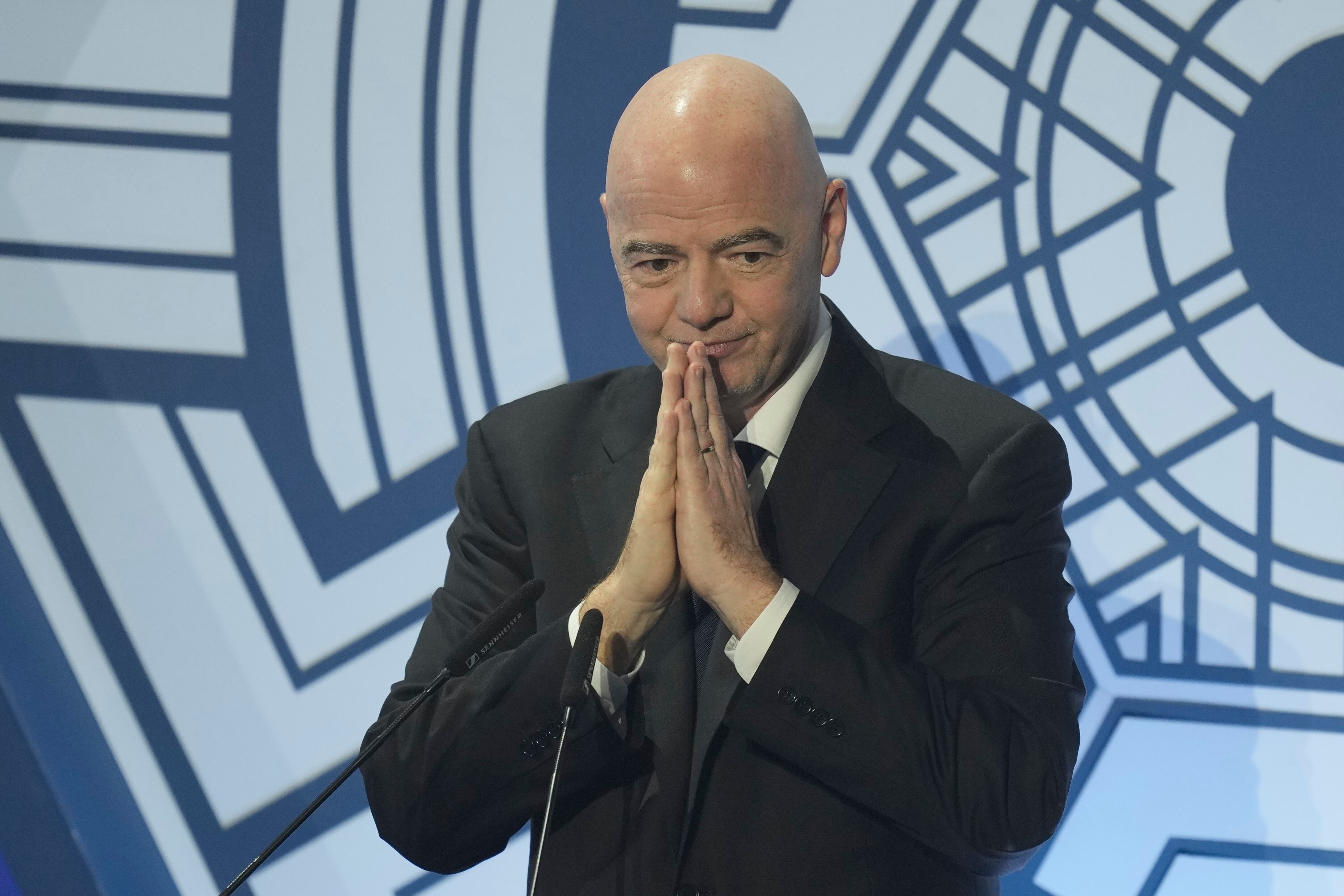 El presidente de la FIFA Gianni Infantino reacciona durante su mensaje durante los Premios Anuales de la AFC Seúl 2023 el martes 29 de octubre del 2024. (AP Foto/Lee Jin-man)