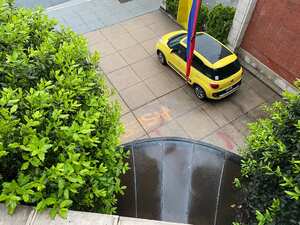 La casa del embajador de Colombia en Washington fue vandalizada con pintura.