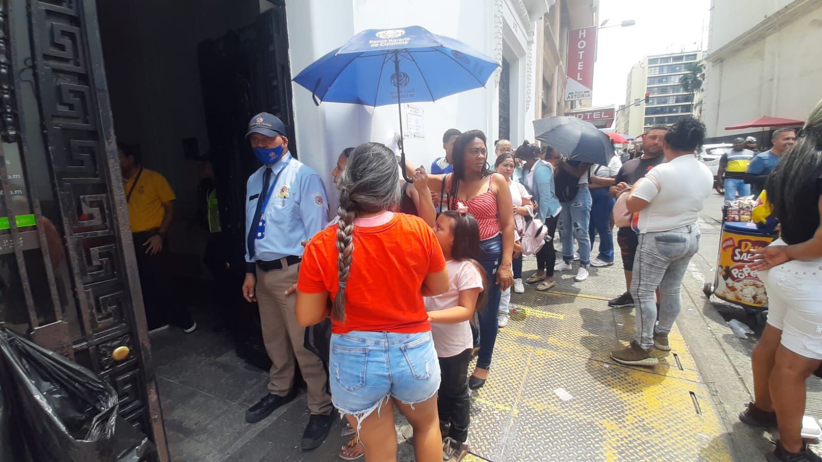 El pago del subsidio ha generando críticas por el desorden que ha provocado.