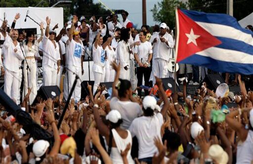 Entre otros artistas, en el concierto cantaron Miguel Bosé, Juanes, Silvio Rodríguez, Amaury Pérez, Olga Tañón, Juan Formell, Yotuel Omar y los Van Van. 
