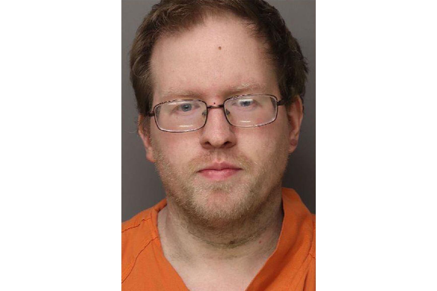 Retrato policial de Donnie Ray Birchfield Jr., arrestado por mantener cautivas a varias personas en el sótano de su casa en Carolina del Sur.