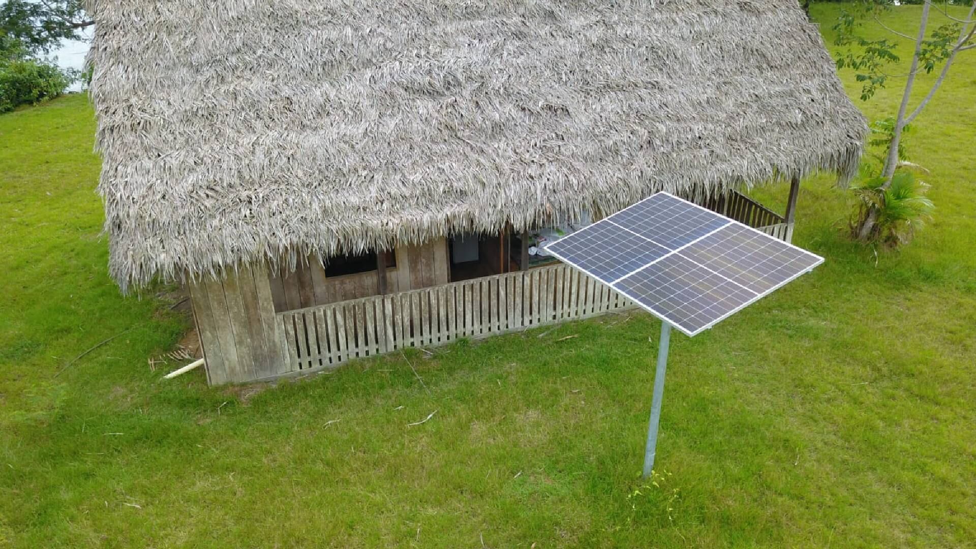 El Gobierno ha llevado el servicio de energía eléctrica, por primera vez, a 80.000 hogares de todo el país.