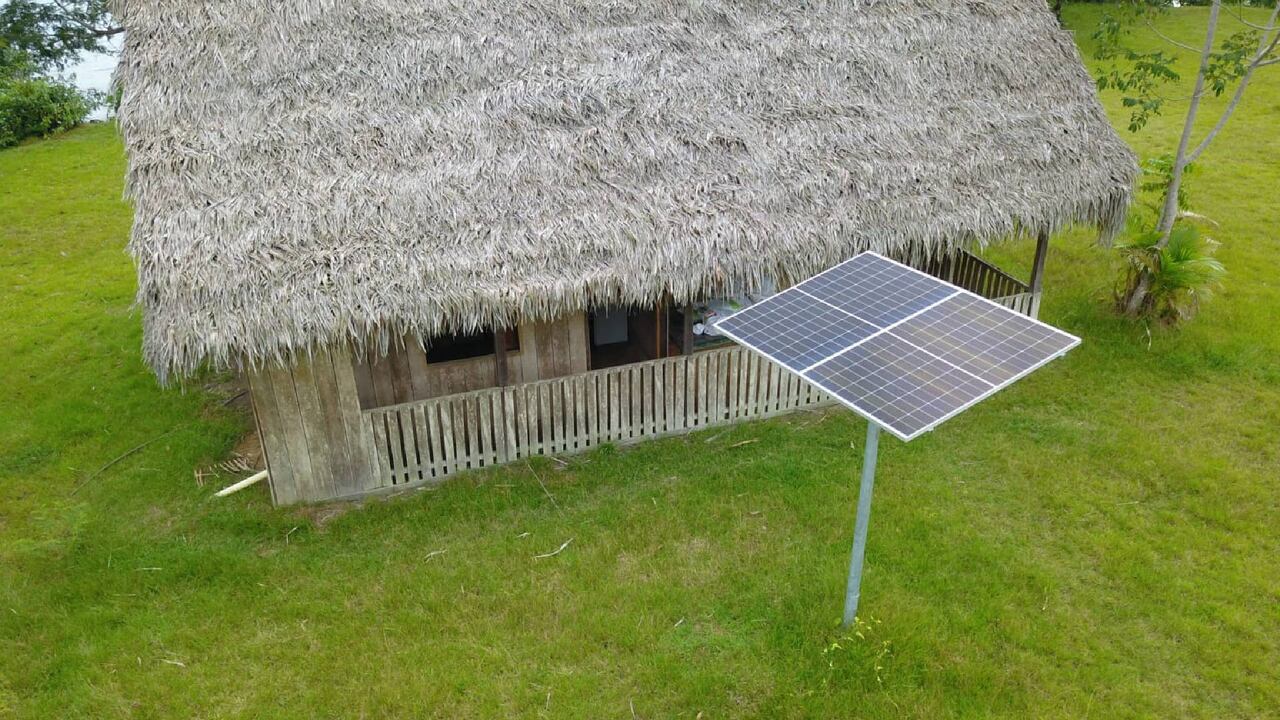 El Gobierno ha llevado el servicio de energía eléctrica, por primera vez, a 80.000 hogares de todo el país.