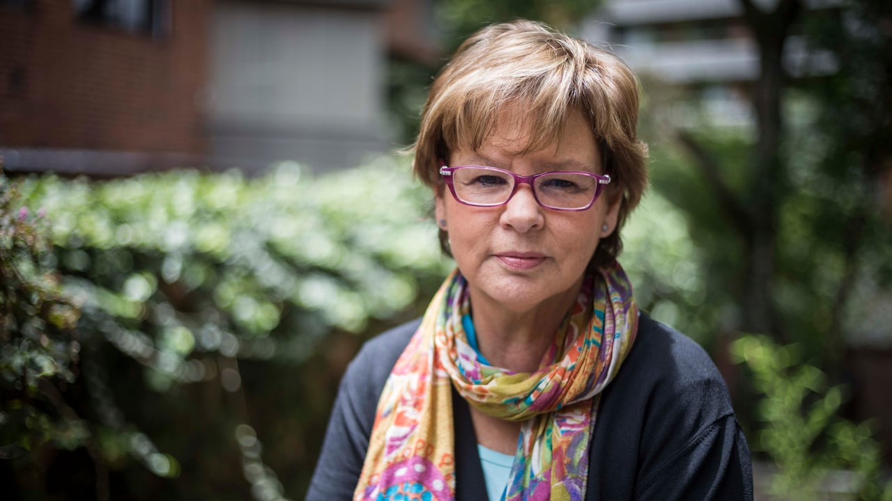 Piedad Bonnett suma un nuevo reconocimiento internacional a una carrera literaria construida durante más de tres décadas entre la poesía, la narrativa, el teatro y el ensayo. La escritora colombiana fue elegida como ganadora del Premio Internacional de las Letras ExLibris Murcia 2026, un galardón que reconoce su trayectoria y su aporte a la literatura en español.