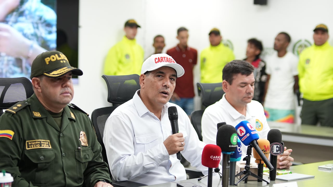 Dumek Turbay, alcalde de Cartagena y el general Yecid Peña, comandante de la Policía metropolitana.