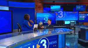 La presentadora se vio sorprendida por el emotivo momento.