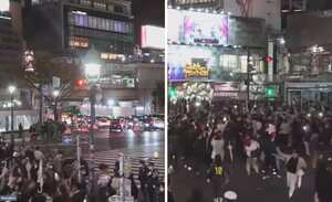 Hinchas japoneses celebrando la victoria de su selección en las calles.