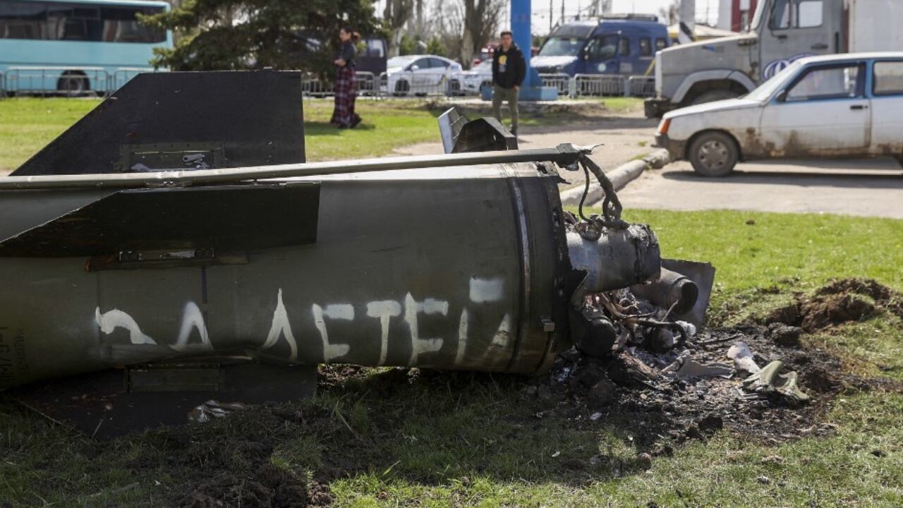 Autoridades de Ucrania también denunciaron ataques por parte del Ejército de Rusia contra cinco estaciones de tren.