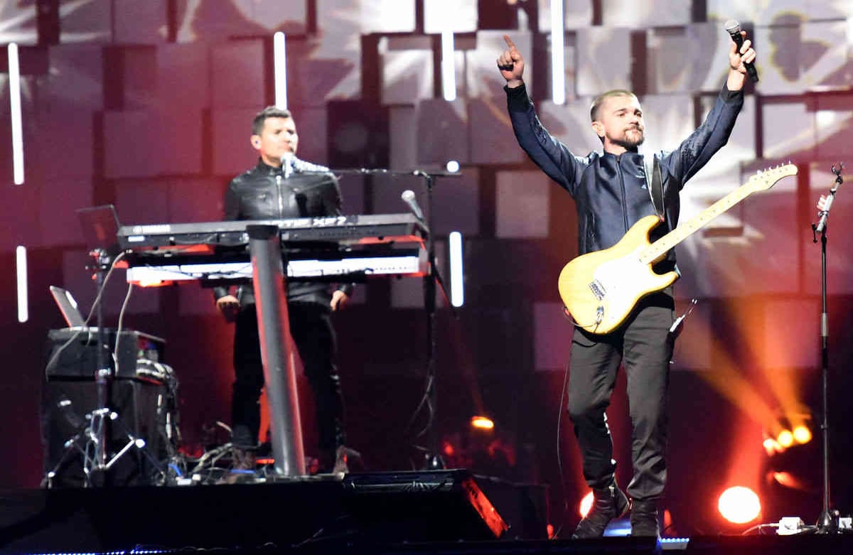  El colombianos Juanes hizo levantar al público de sus asientos. Fotos: Rodrigo Urrego / SEMANA