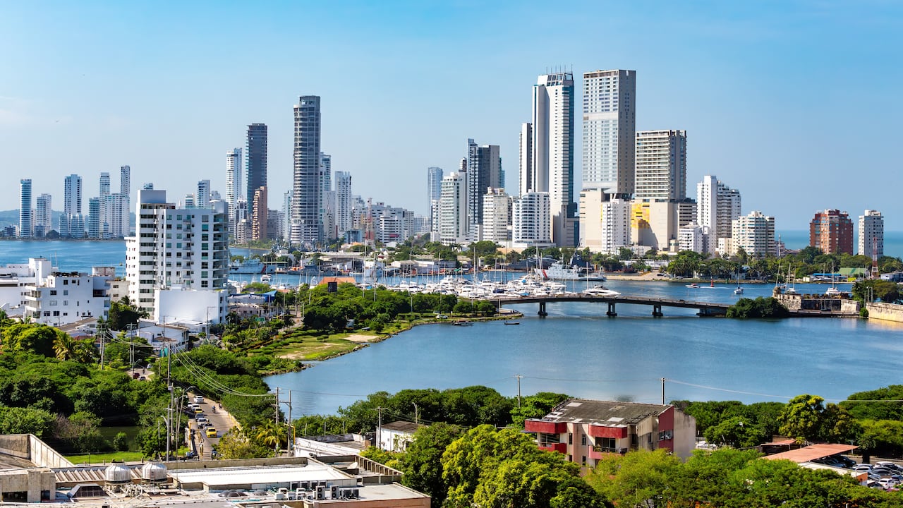 En el ámbito de la sostenibilidad, la CCC ha continuado su compromiso con el medio ambiente, liderando proyectos que buscan una transición hacia una economía más verde.