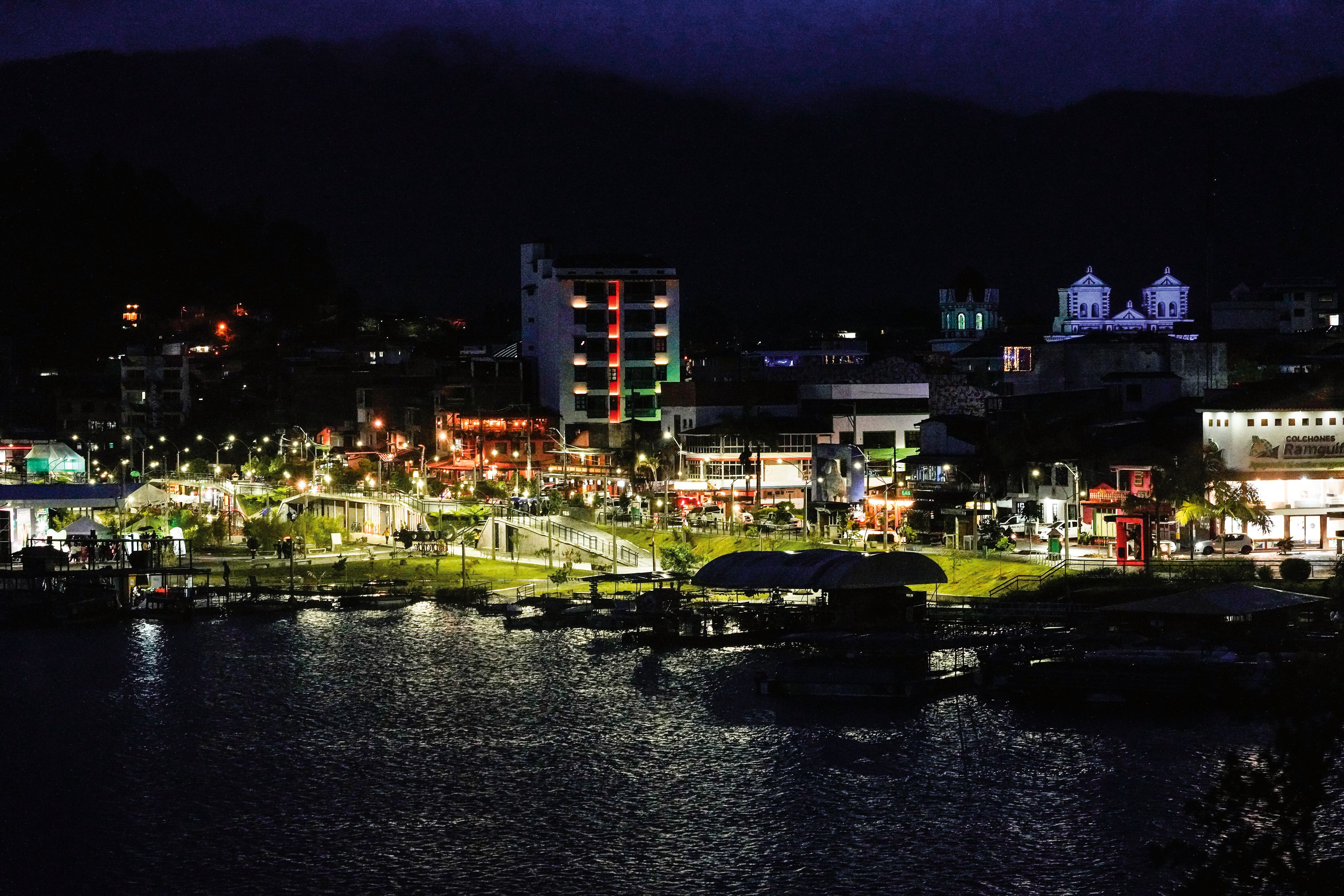 Para el 2026, todos los municipios de Colombia deben gozar de sistemas de alumbrado público inteligente que disminuyan la contaminación.