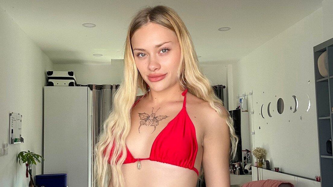 La mujer es atendida por los médicos mientras las autoridades continúan la investigación