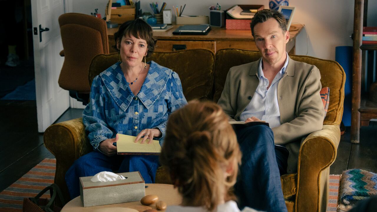 Olivia Colman y Benedict Cumberbatch interpretan una pareja que fluye, hasta que la vida y sus cambios se les cruza en el camino...