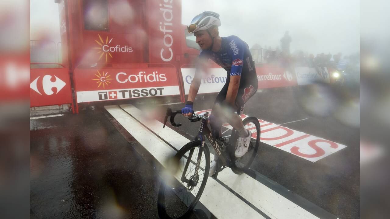 Jay Vine gana su segunda etapa en esta edición de la Vuelta a España. Foto: Miguel Oses/AP.