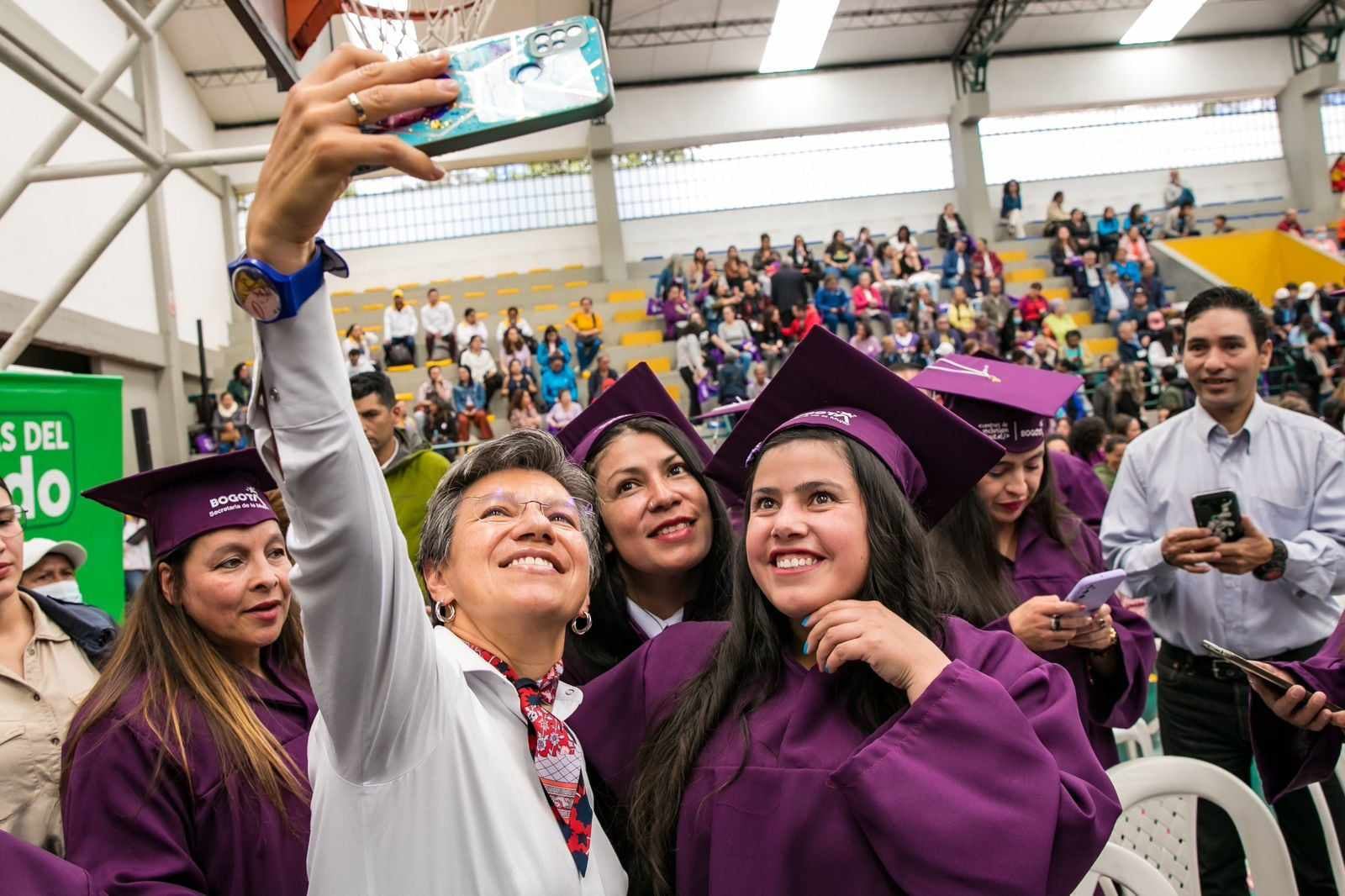 La alcaldesa Claudia López inauguró una nueva  Manzana del Cuidado en Antonio Nariño.