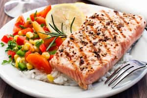 El pescado al vapor es un platillo muy fácil de preparar.