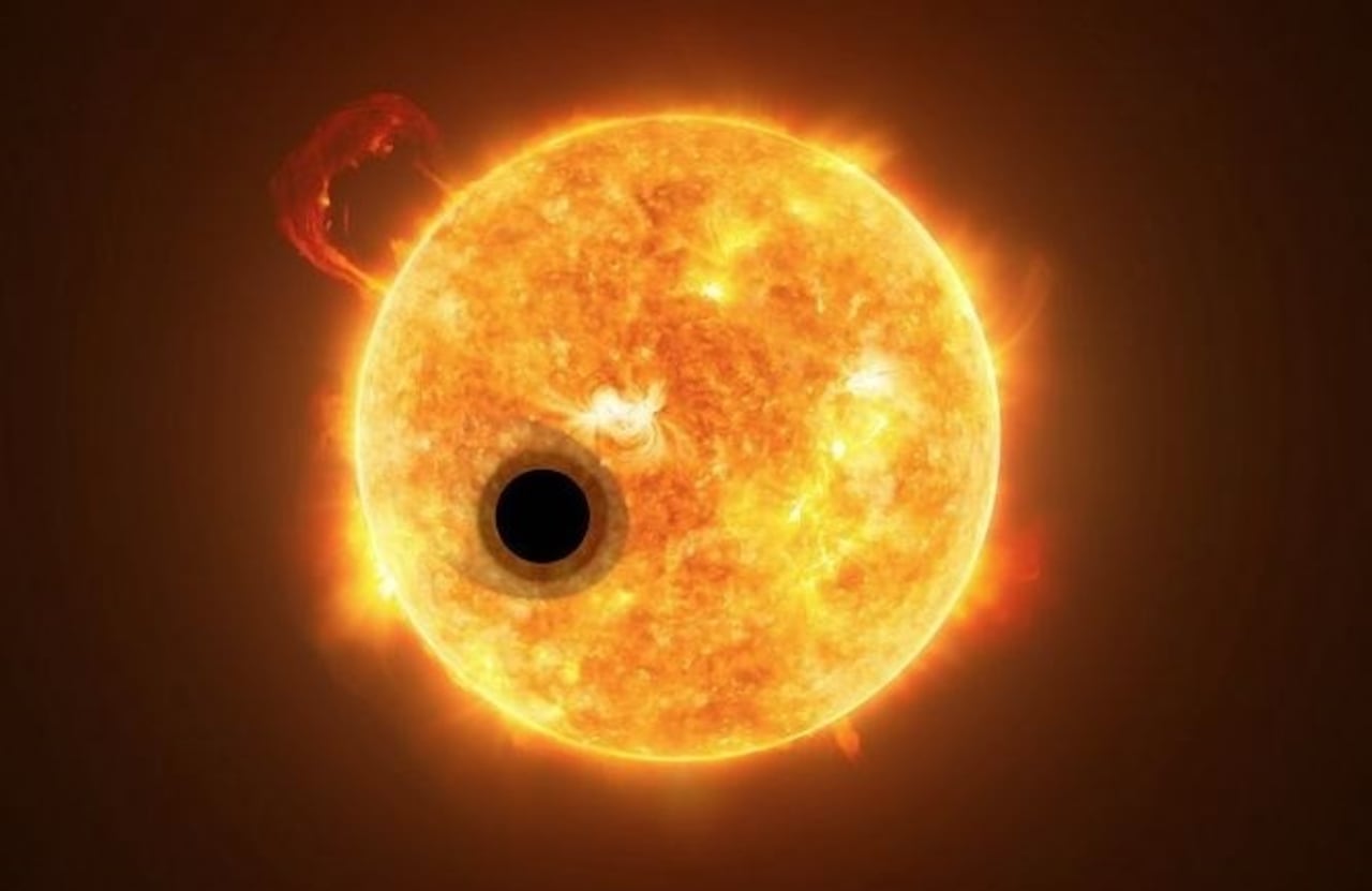 Representación artística de un exoplaneta en tránsito con una cola de helio en fuga.
ESA/HUBBLE, NASA, M. KORNMESSERR, CC BY 4.0
23/1/2023