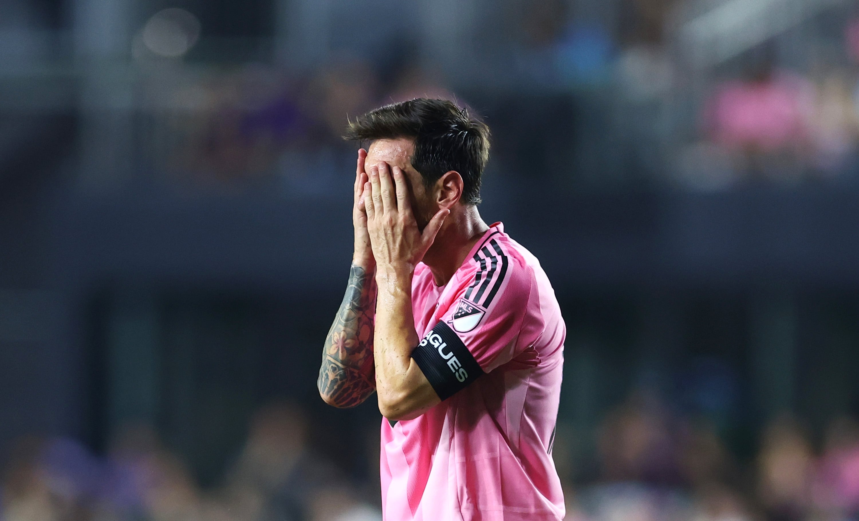 FORT LAUDERDALE, FLORIDA - AUGUST 27: Lionel Messi #10 of Inter Miami CF reacts during the Leagues Cup Semifinal between Inter Miami CF and Orlando City at Chase Stadium on August 27, 2025 in Fort Lauderdale, Florida. (Photo by Megan Briggs/Getty Images)