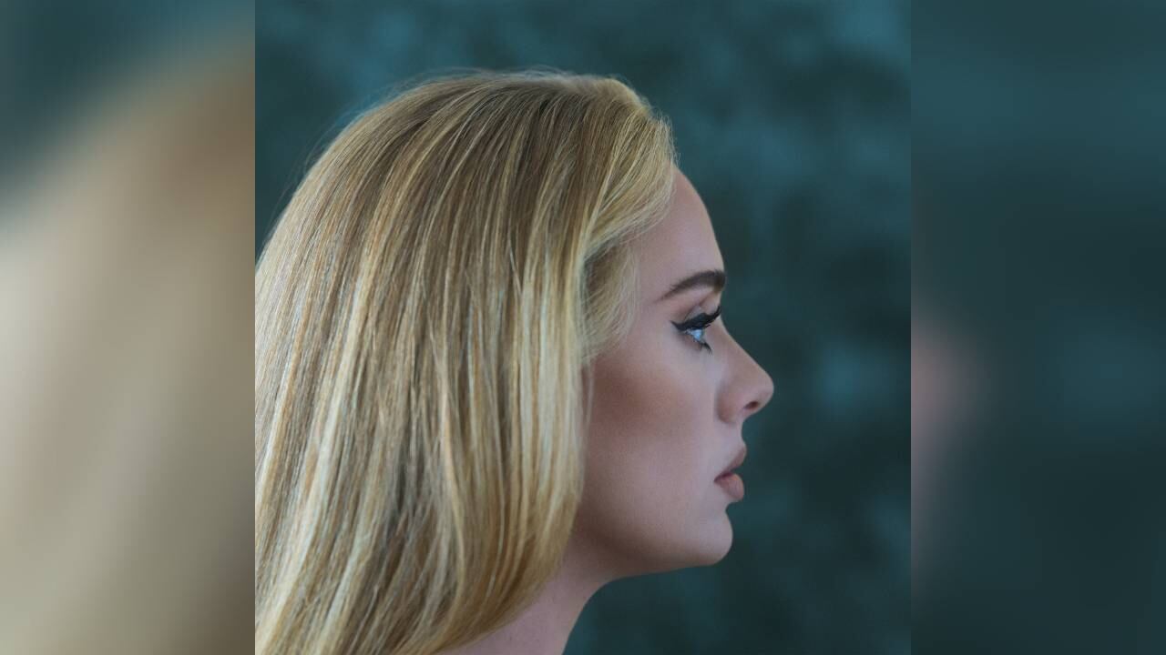 Adele lanzó su disco "30" el pasado 19 de noviembre y ya rompe cifras históricas en Spotify. Foto Twitter @adele.