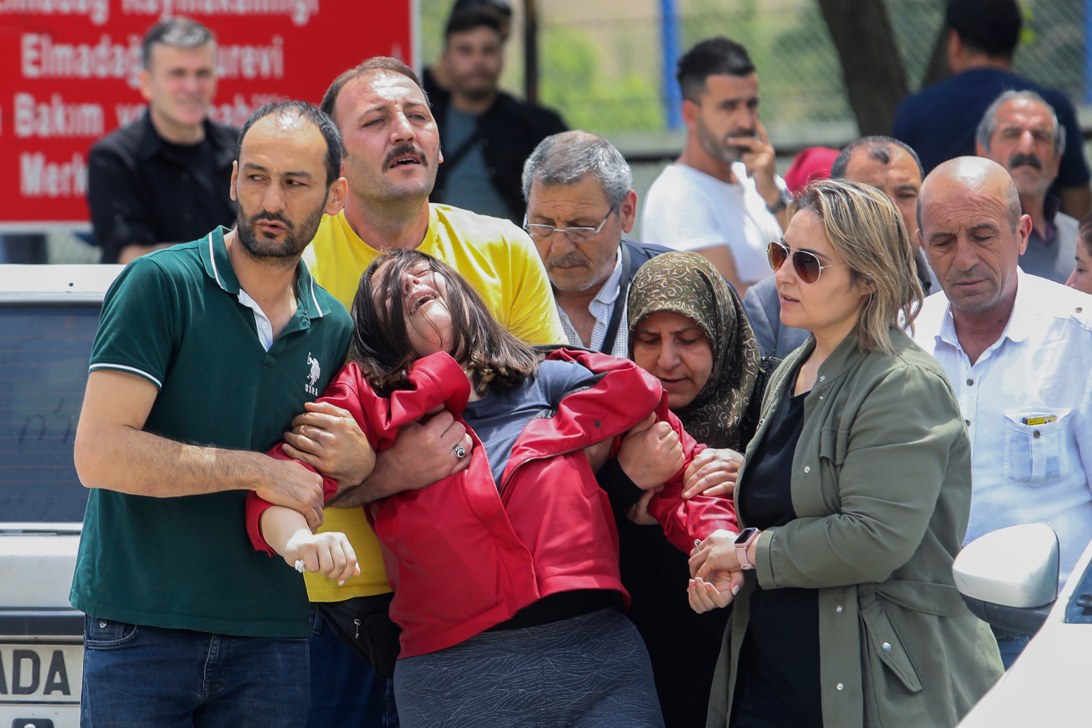 Cinco personas muertas producto de explosión de fábrica de cohetes en Ankara.