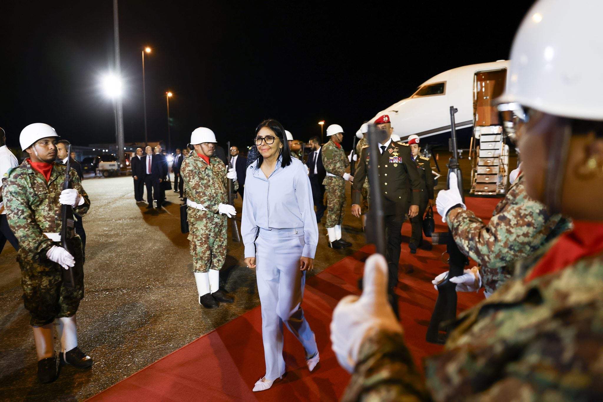 Delcy Rodríguez llega a Surinam