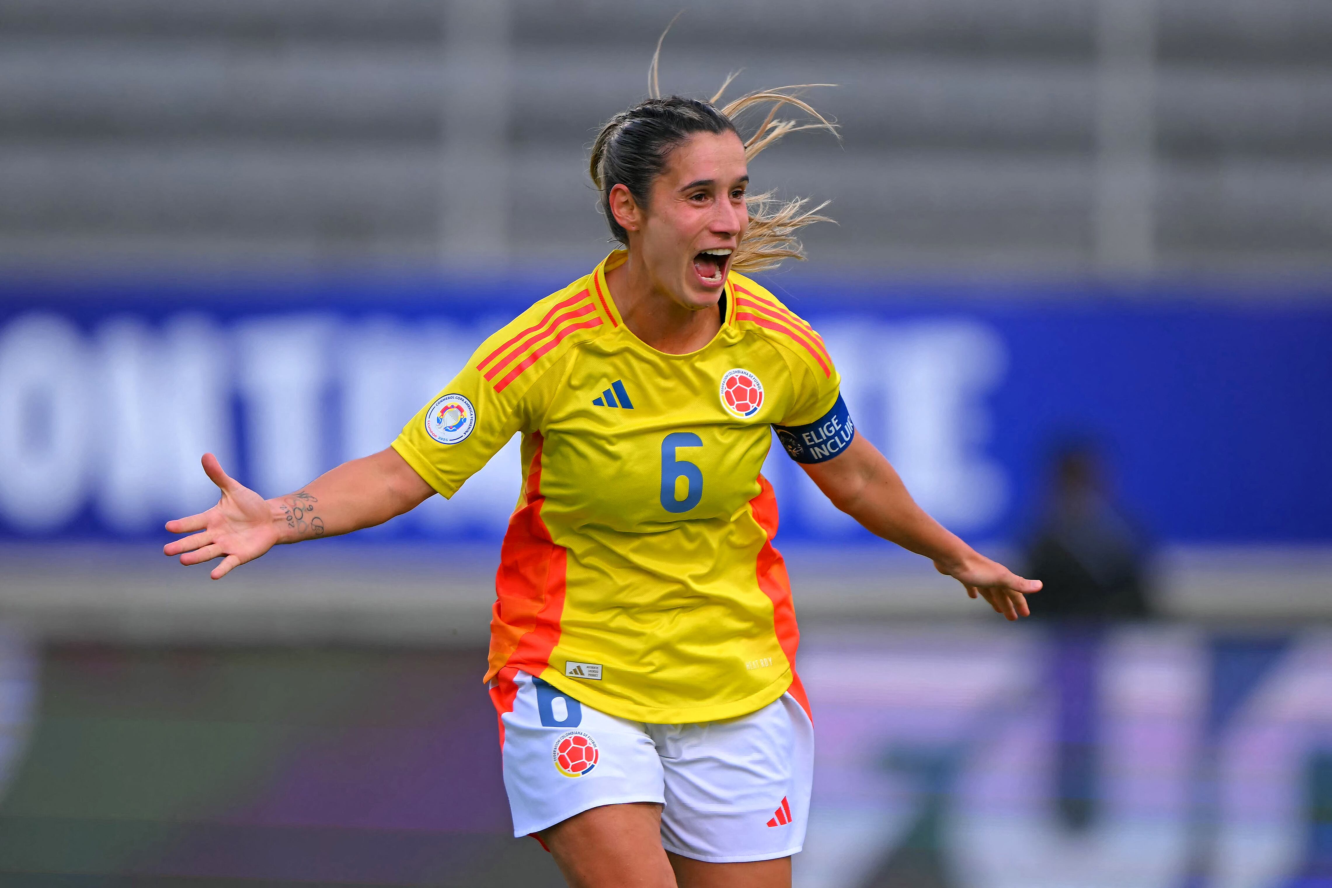 Daniela Montoya celebrando su tanto ante Bolivia.
