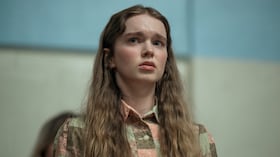 El rol que entrega Summer H. Howell como Carrie es indiscutible y justifica plenamente este remake de Mike Flanagan.