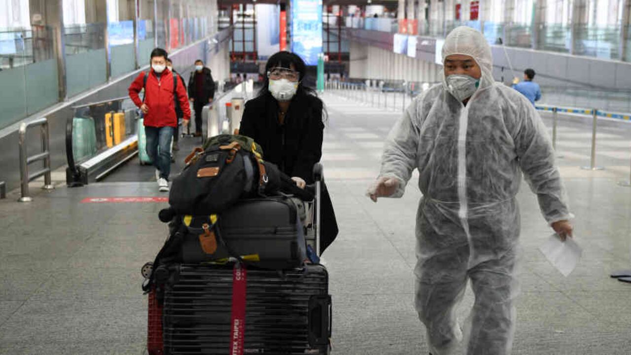 Las personas deberán permanecer "en observación en sus casas o en los lugares especiales previstos", dijo Zhang Qiang.