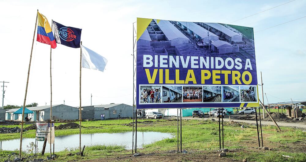 El barrio tiene un letrero que da la bienvenida al lugar.
