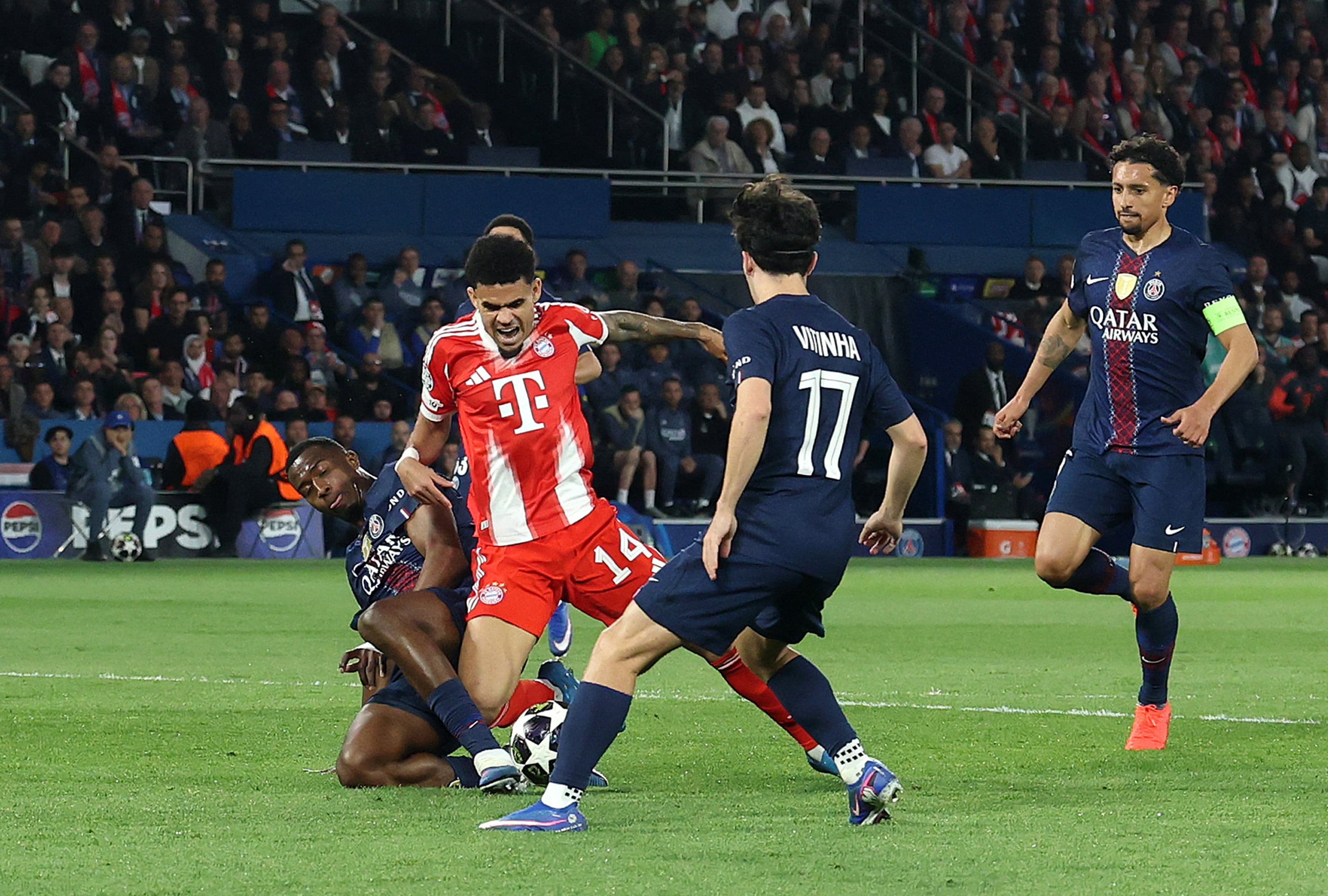 Luis Díaz fue parte de una acción de gol de Bayern Múnich vs. PSG en semifinales de Champions League