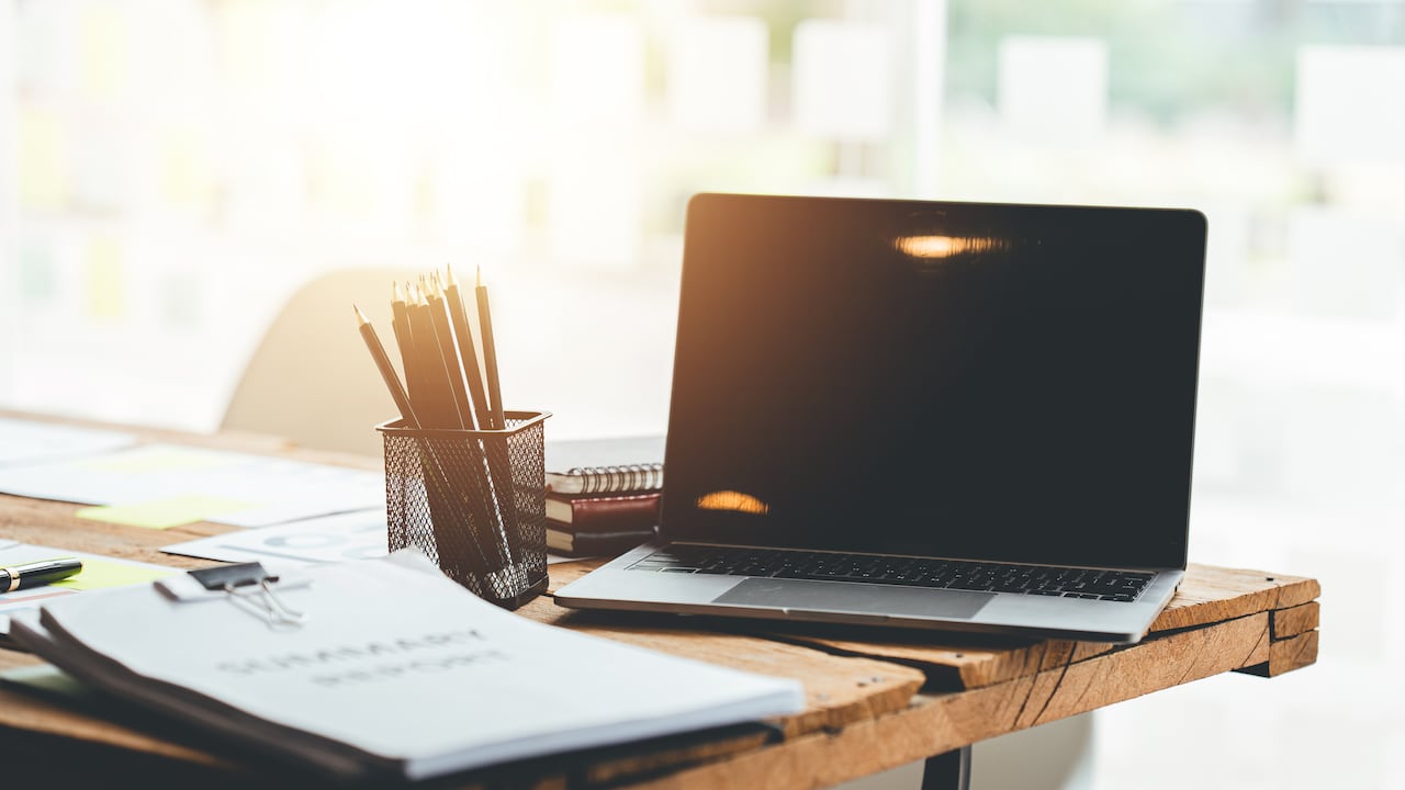 En el panorama actual de la tecnología móvil, la distinción entre notebooks y portátiles se refleja en sus diseños, capacidades y enfoques hacia diferentes tipos de usuarios.