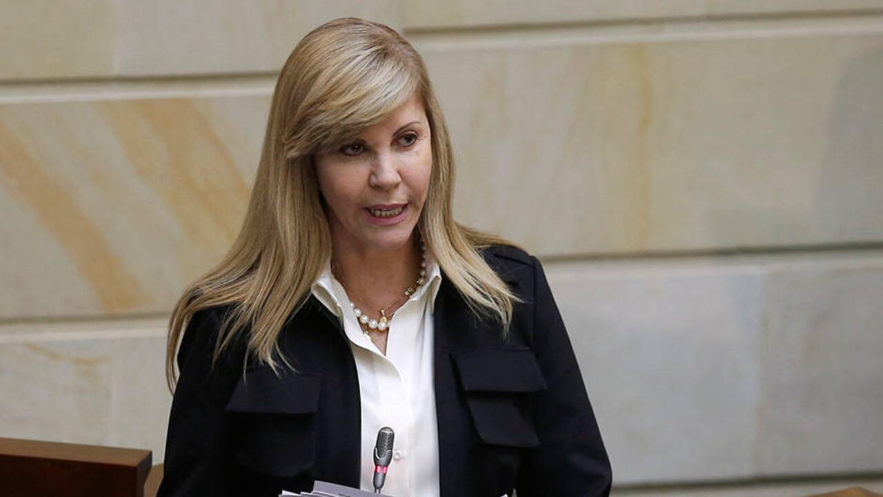 Investigan a gobernadora del Valle, Dilian Francisca Toro, por presunta nómina paralela.