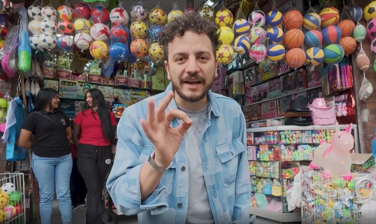 Bogotario, una ciudad por descubrir, los divertidos micro contenidos que redescubren la ciudad a través de sus íconos más emblemáticos, de la mano de su presentador, David Moncada.