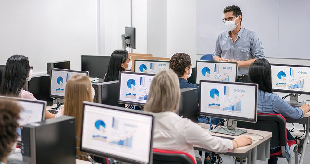 Uno de los temas clave es la pertinencia: la rapidez del cambio tecnológico impone desafíos para determinar cuáles son las profesiones del futuro.