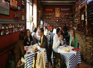 Restaurante: Los restaurantes de “corrientazo” son los ganadores en el sector. La razón es que venden los almuerzos a un precio accesible a cualquier colombiano, donde puede comer desde el mensajero de la empresa hasta el supervisor de un área. Están en el tercer lugar.