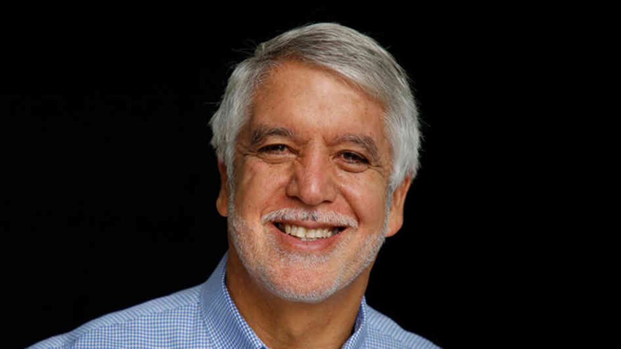 Hace 4 años Enrique Peñalosa firmó un pacto para mejorar la movilidad de la ciudad.