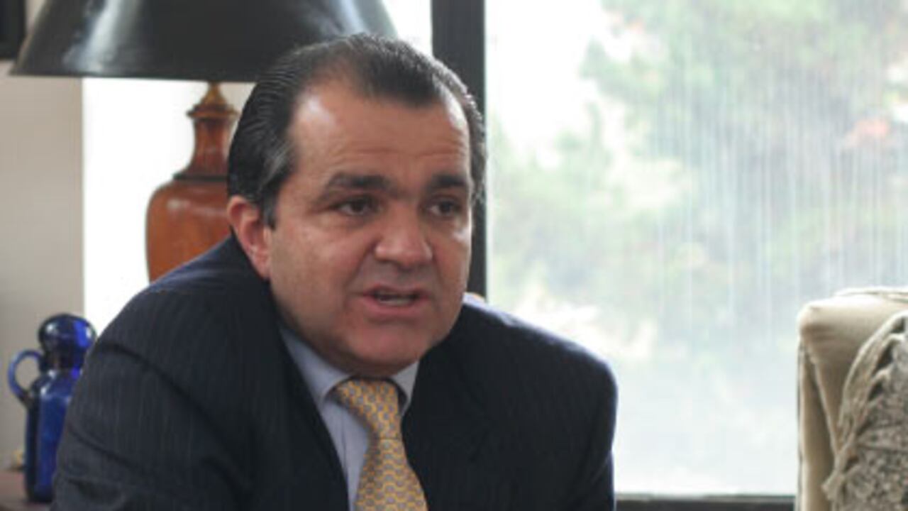 “Si se presenta un ajuste en el recaudo tributario, el gobierno recortará el gasto, ese es el compromiso” Óscar Iván Zuluaga