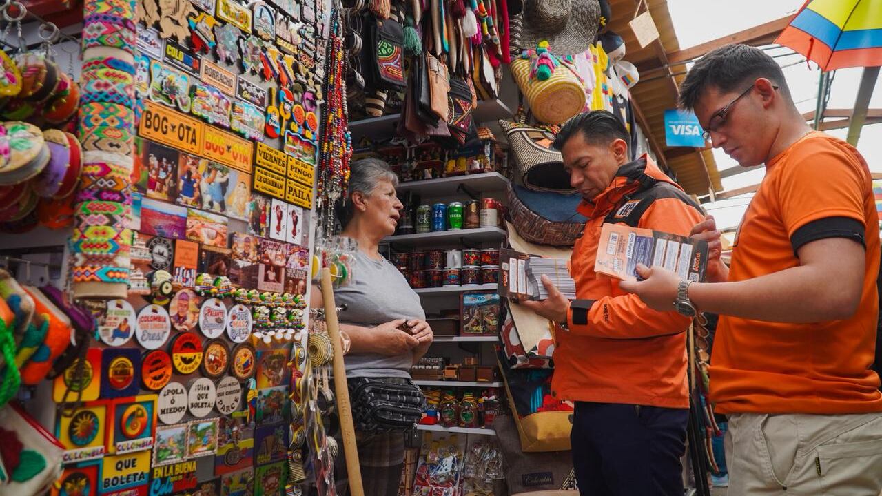 Andrés Sánchez, el patrullero de la noche, habló en SEMANA sobre su candidatura a la Cámara de Representantes por Bogotá.