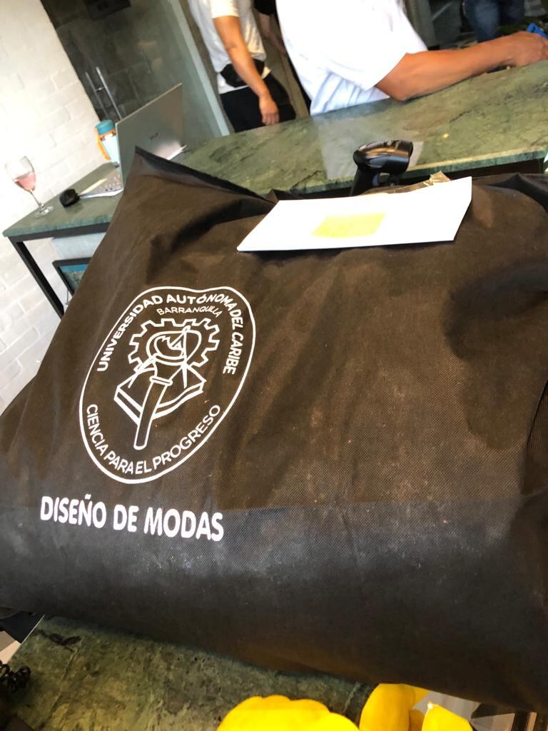 Así fueron entregados el vestido y los accesorios