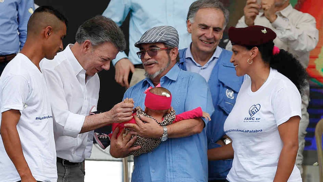 A pesar de su importancia, el proceso de paz ha perdido interés para el público. Sus cinco años de duración, en los que los mismos argumentos se repiten una y otra vez, han llevado a que su progreso haya perdido valor noticioso. Foto: Presidencia.